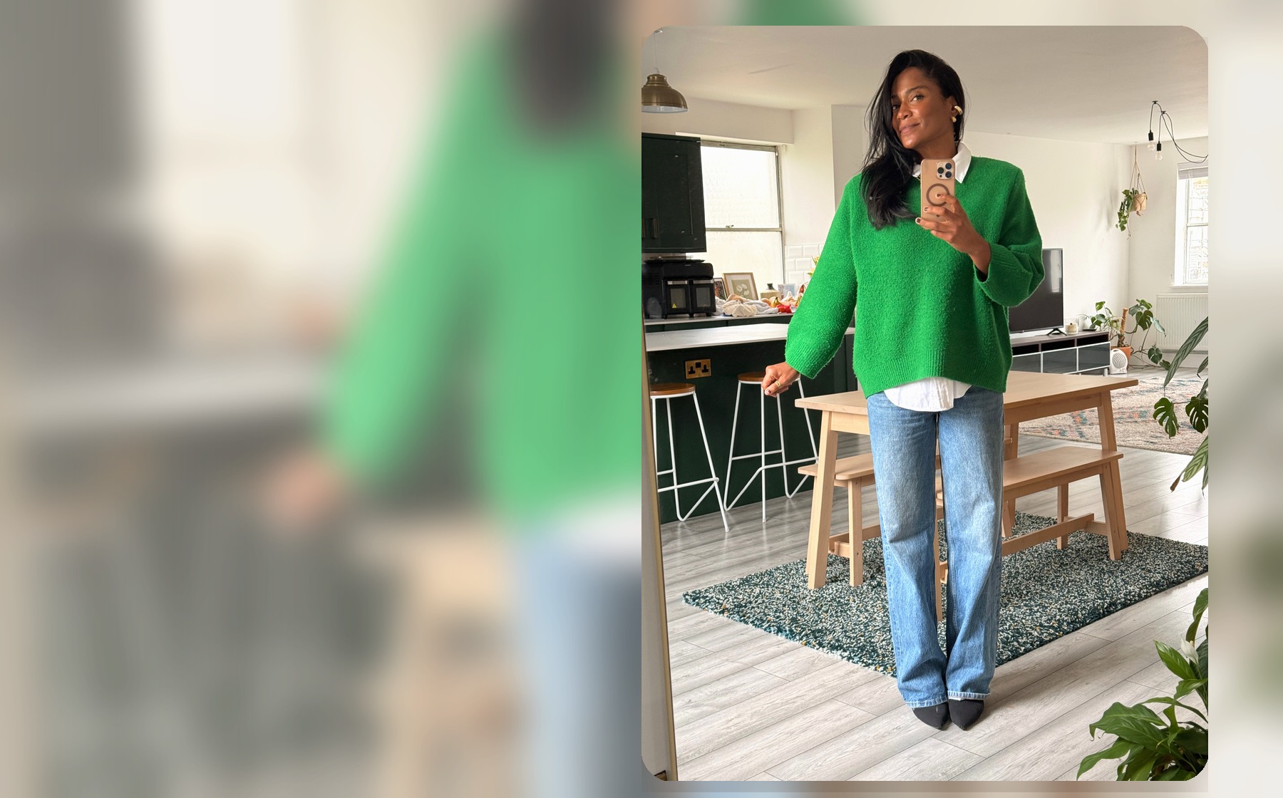 Sara Da Silva em casa, usando blusa verde, em uma composição editorial acolhedora